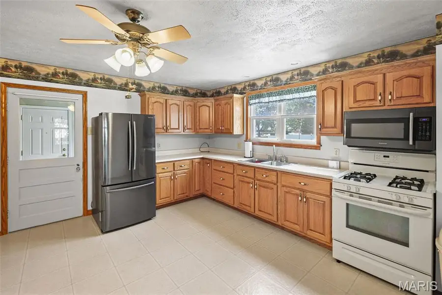 118 S Cedar Street, Trenton, IL 62293 - #3