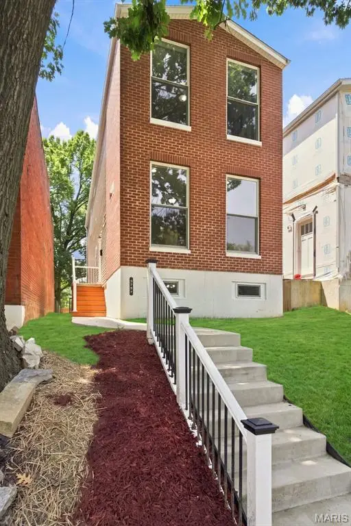 2734 Geyer Avenue, Saint Louis, MO 63104 - #3