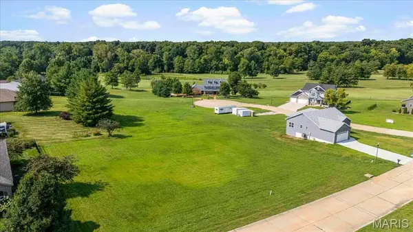 118 Woodland Hills Drive, Alton, IL 62002