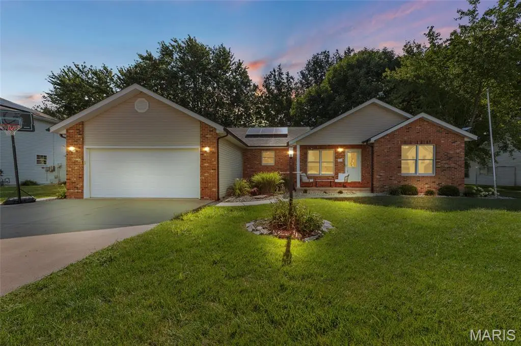 719 Stonecreek Drive, Staunton, IL 62088 - #1