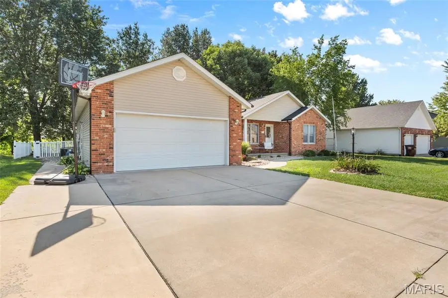 719 Stonecreek Drive, Staunton, IL 62088 - #2
