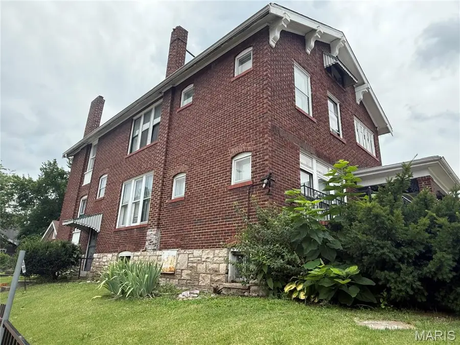 5552 Emerson Avenue, Saint Louis, MO 63120 - #2