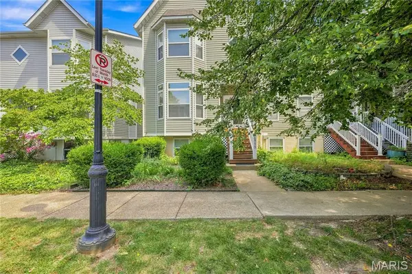 5773 Kingsbury Place, St Louis, MO 63112
