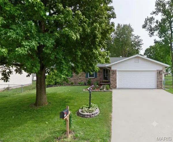 608 Saint Rose Drive, Alton, IL 62035