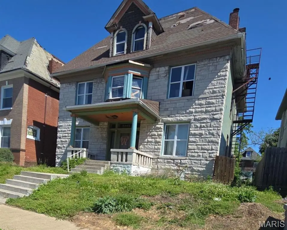 5045 Raymond Avenue, Saint Louis, MO 63113 - #1