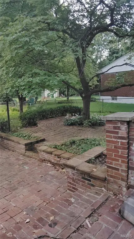 2 Saint Rose Court, Florissant, MO 63031 - #3