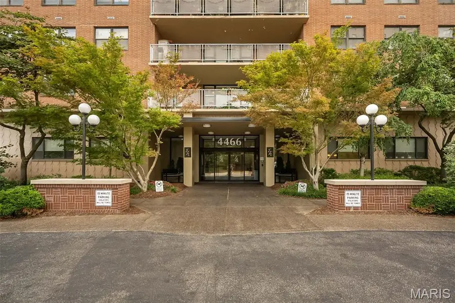 4466 W Pine Boulevard #2E, Saint Louis, MO 63108 - #3