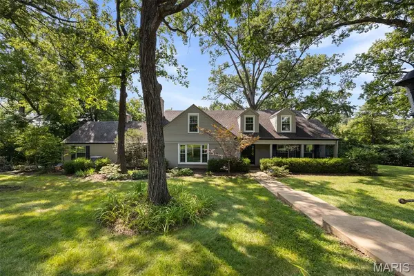 2 Middlebrook Lane, Creve Coeur, MO 63141