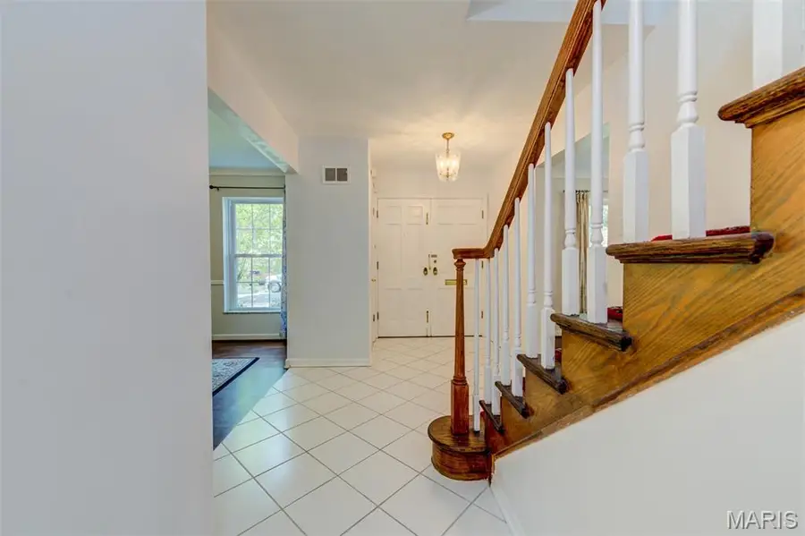 8016 Davis Drive, Saint Louis, MO 63105 - #2
