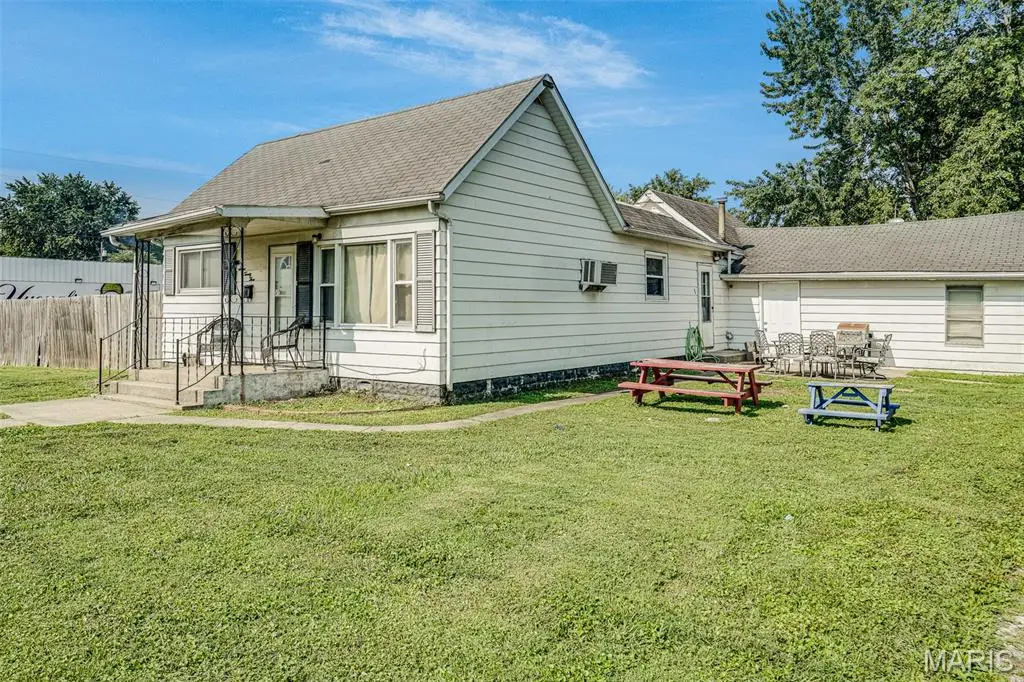 723 S Hackman Street, Staunton, IL 62088 - #1