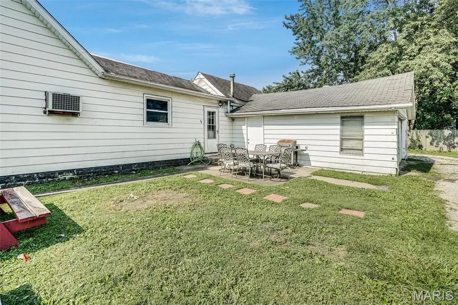 723 S Hackman Street, Staunton, IL 62088 - #3