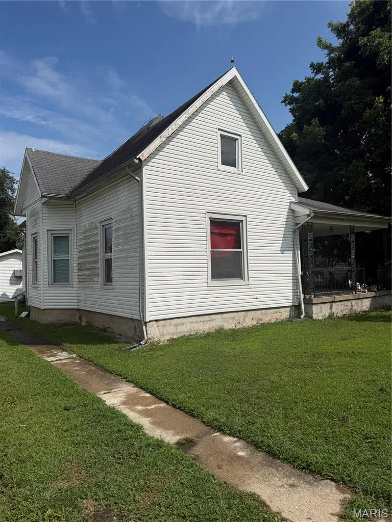 327 N Hickory Street, Centralia, IL 62801 - #2