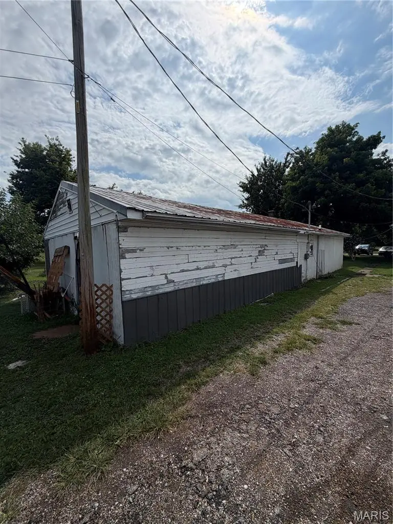 327 N Hickory Street, Centralia, IL 62801 - #3