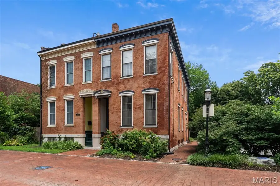 1322 S 10th Street, Saint Louis, MO 63104 - #2