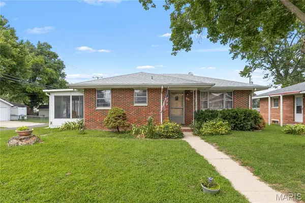 83 Harnett Avenue, Wood River, IL 62095