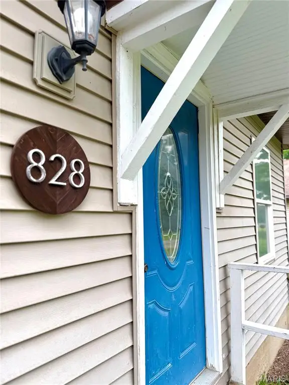 828 Freeland Avenue, Hillsboro, IL 62049 - #2