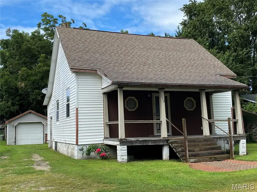 212 W Illinois Street, New Baden, IL 62265 - #3