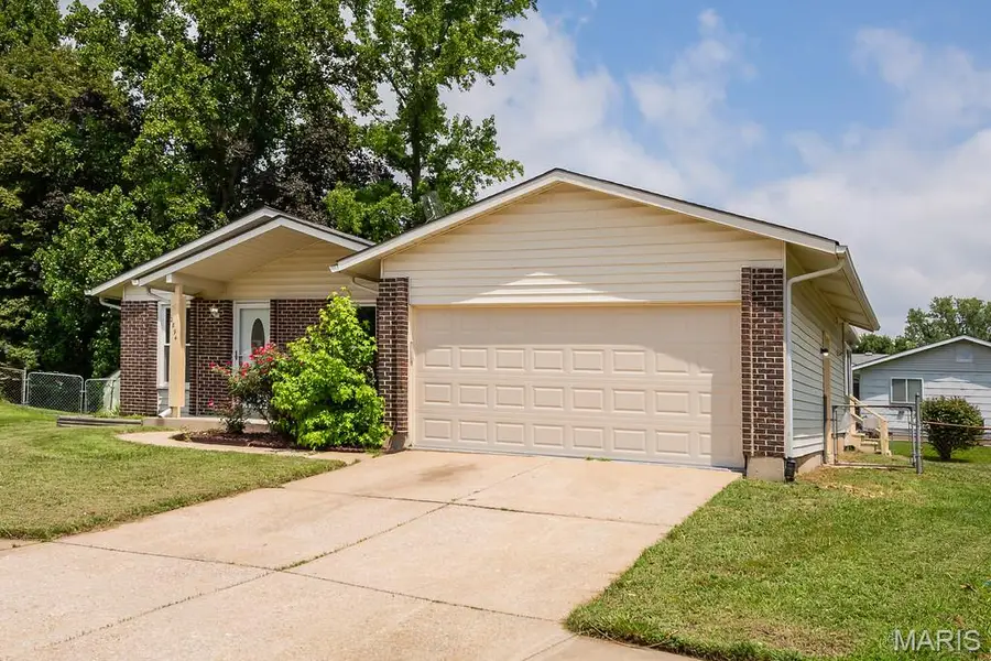 2894 Park New York Drive, Florissant, MO 63031 - #2