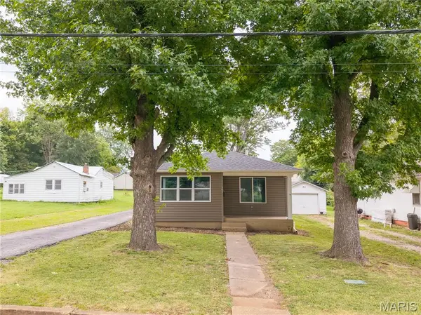 904 N Middle Street, Farmington, MO 63640