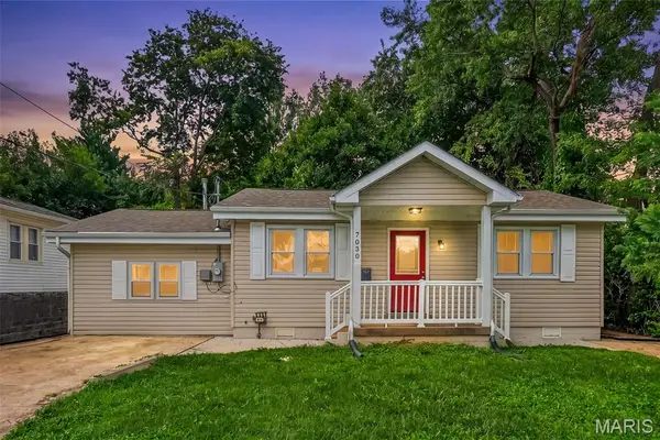 7030 Canterbury Avenue, St Louis, MO 63143