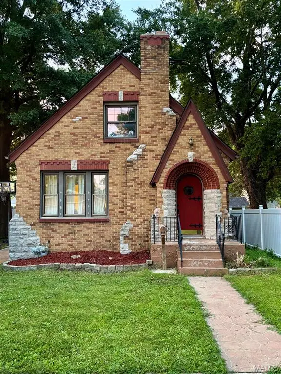111 E Olive Street, Staunton, IL 62088