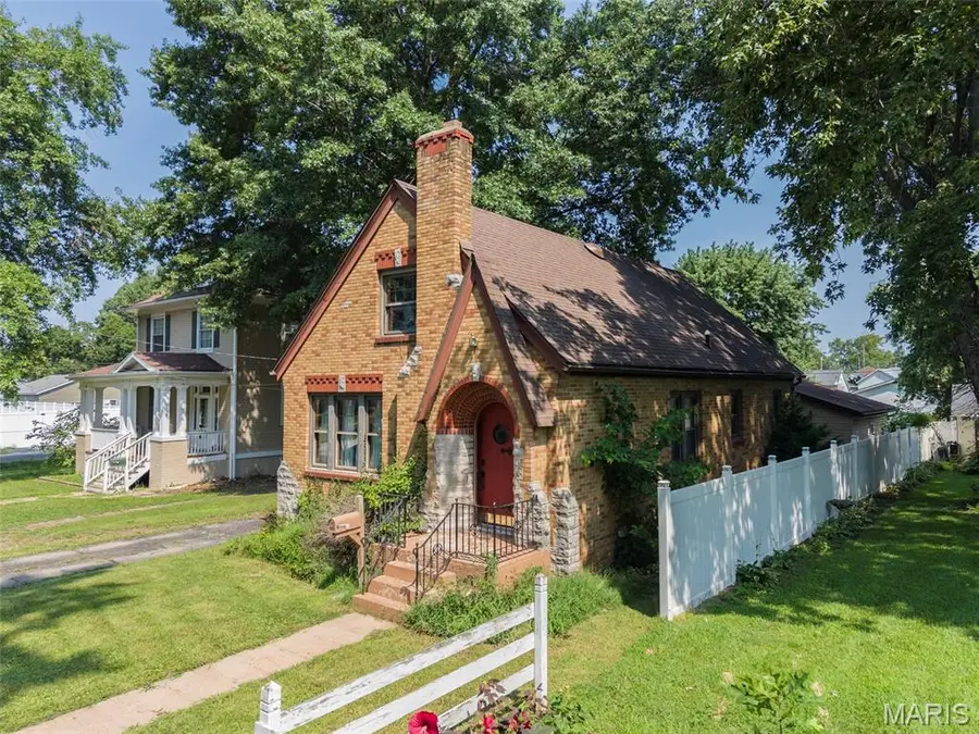 111 E Olive Street, Staunton, IL 62088 - #2