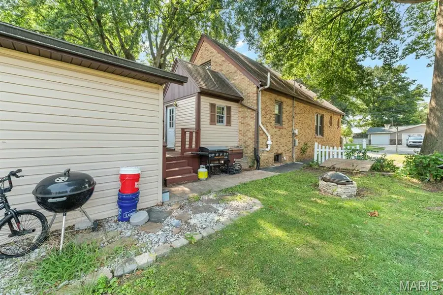 111 E Olive Street, Staunton, IL 62088 - #3