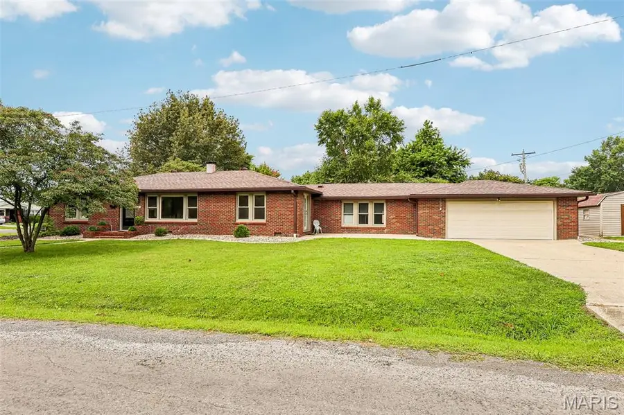1031 18th Street, Carlyle, IL 62231 - #2