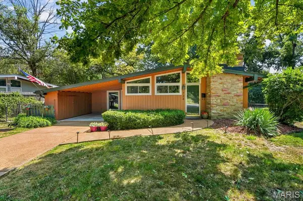 724 Fieldcrest Drive, St Louis, MO 63126