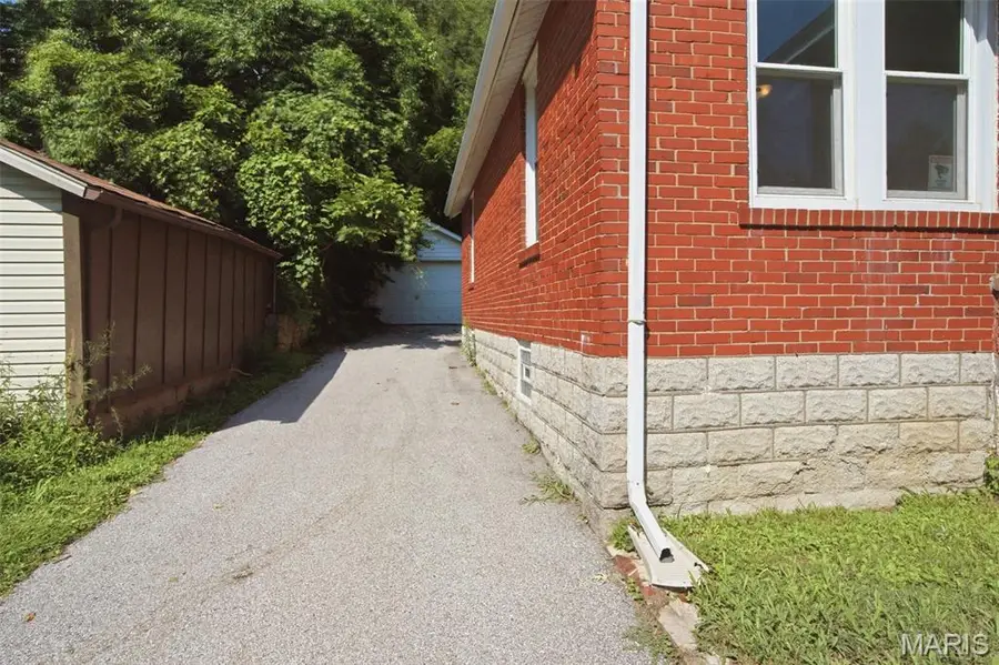 8149 Allen Avenue, Saint Louis, MO 63114 - #2