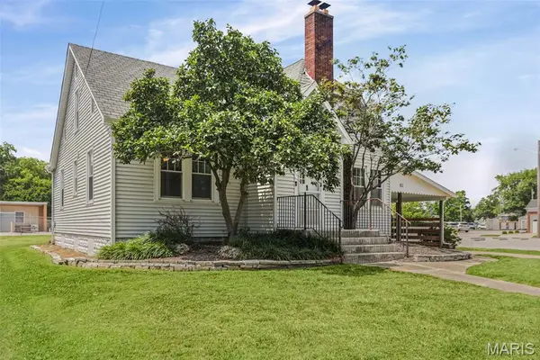 851 11th Street, Carlyle, IL 62231