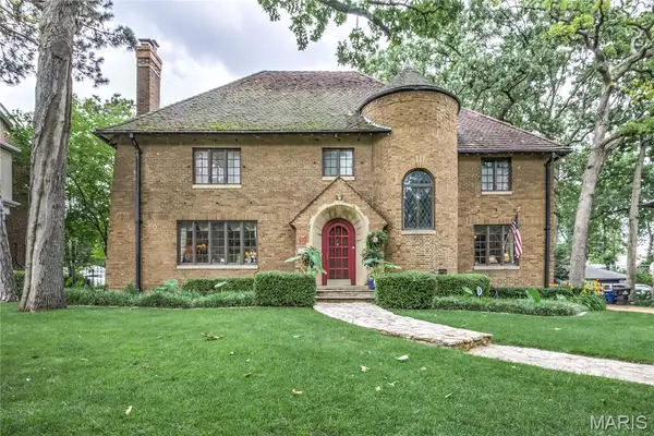 7061 Forsyth Boulevard, University City, MO 63105