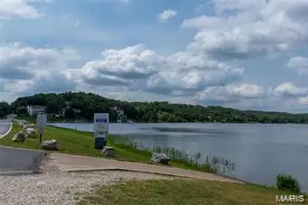 10125 Lake Ridge Drive, Hillsboro, MO 63050