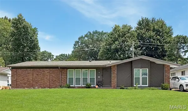 11826 Hidden Lake Drive, St Louis, MO 63138