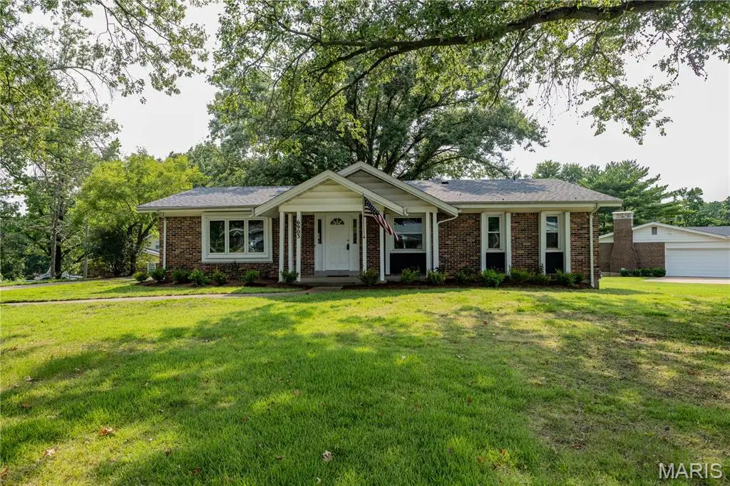 6903 Singingwood Lane, Oakville, MO 63129 - #1