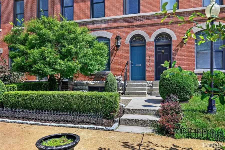 4429 Oakland Avenue, Saint Louis, MO 63110 - #2