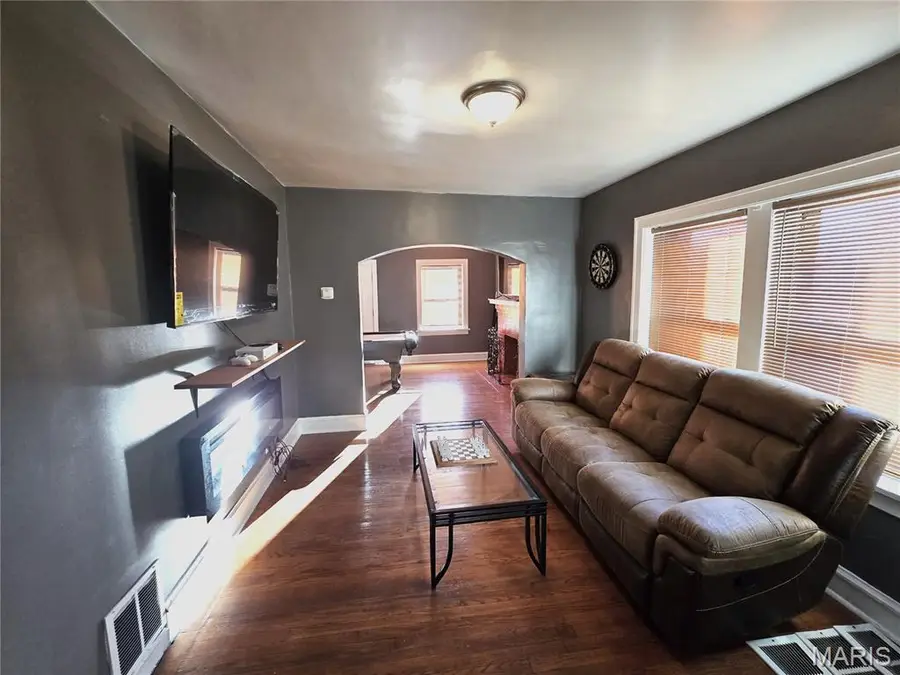 4649 Lee Avenue, Saint Louis, MO 63115 - #3