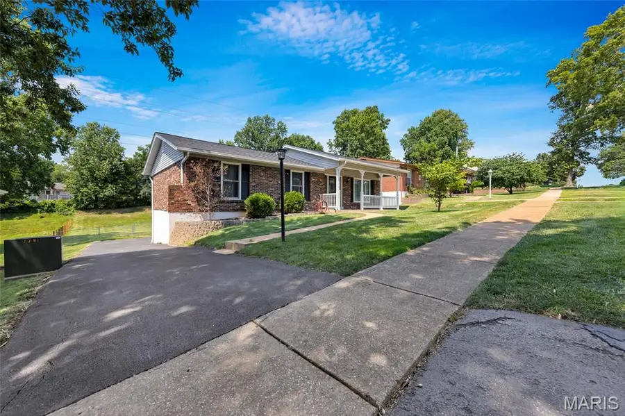 391 Crestbury Drive, Ballwin, MO 63011 - #3