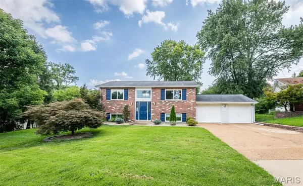 9 Lori Circle, Maryland Heights, MO 63043