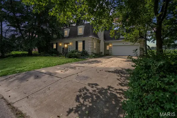 1011 Richard Drive, Godfrey, IL 62035