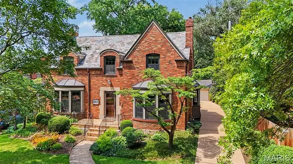 561 Bedford Avenue, University City, MO 63130