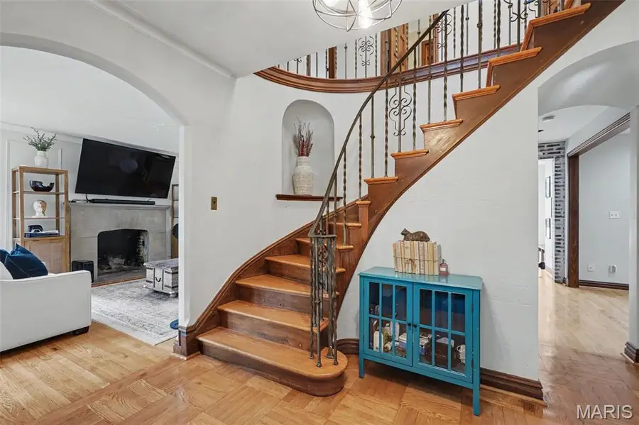 561 Bedford Avenue, University City, MO 63130 - #3