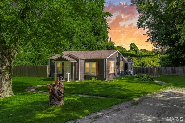 1043 Farmview Drive, St Louis, MO 63138