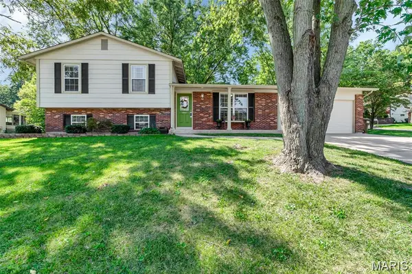 56 Country Creek Drive, St Peters, MO 63376