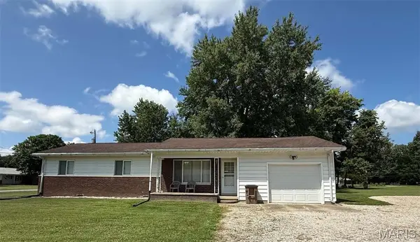 1003 W Main Street, Ramsey, IL 62080