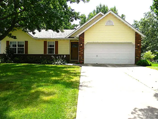 2313 Holiday Lane, Maryville, IL 62062