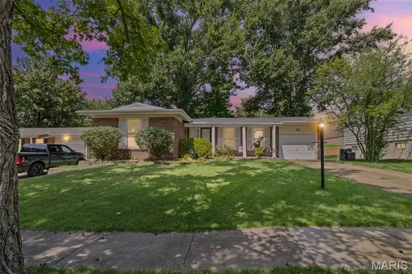 25 Brookwood Drive, Fenton, MO 63026