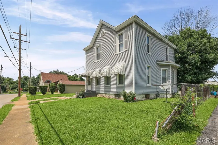 912 Tremont Street, Alton, IL 62002 - #3