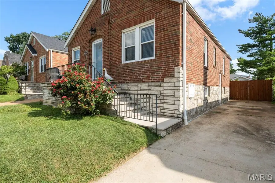 5648 Tholozan Avenue, Saint Louis, MO 63109 - #3
