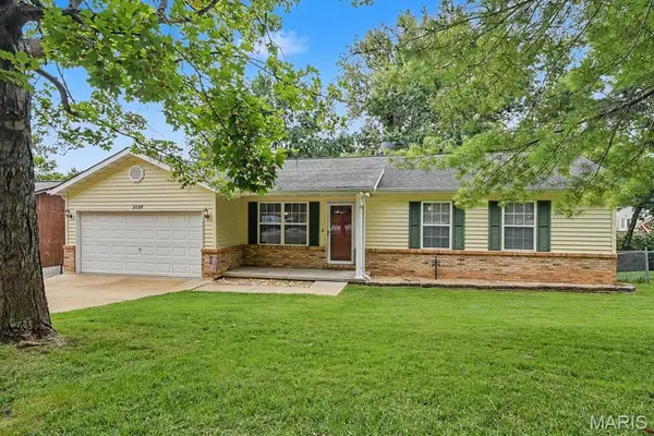 2028 Waybridge Lane, Fenton, MO 63026